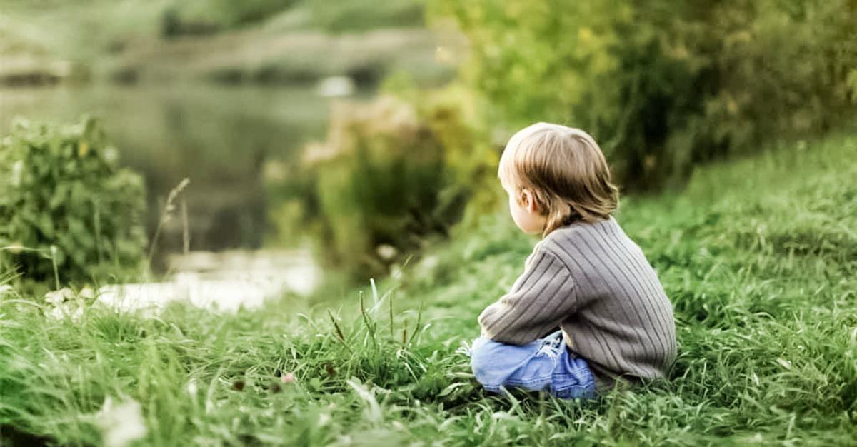 Crianças solitárias têm maior probabilidade de sofrer de psicose